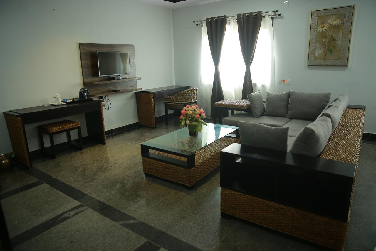 Lokis Forest Inn Hyderabad Exterior foto