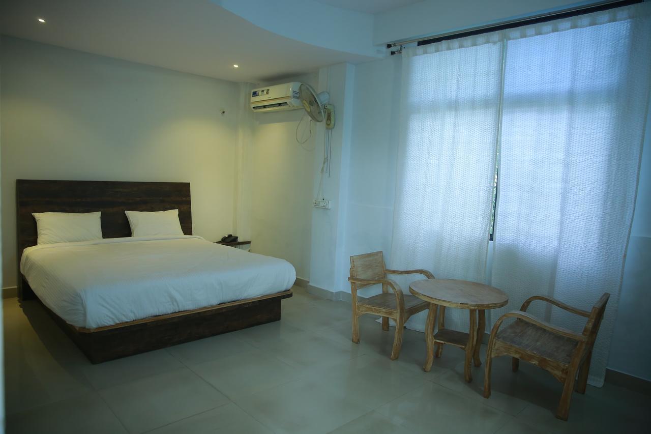 Lokis Forest Inn Hyderabad Exterior foto